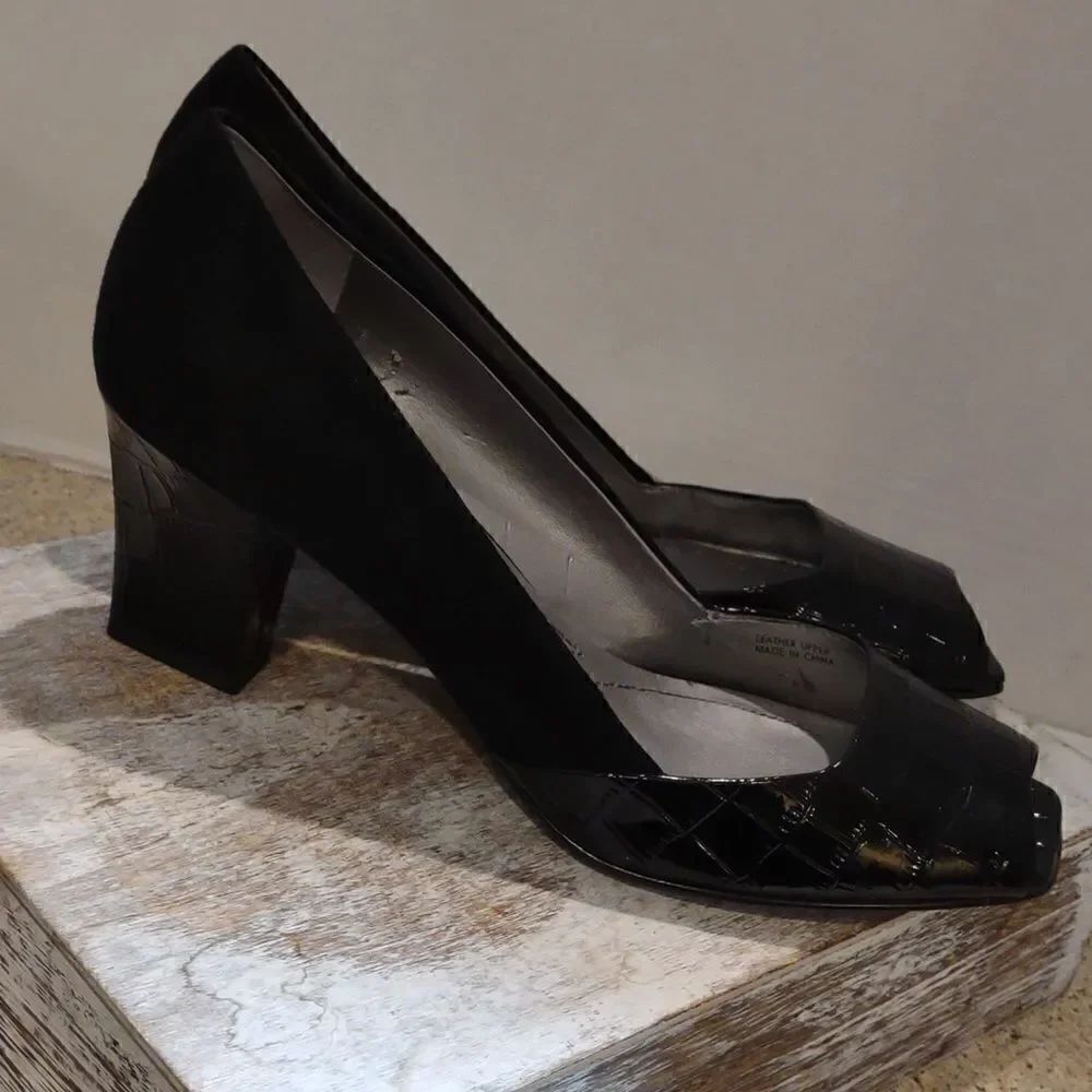 Tahari Peep Tie Heels Size 7.5